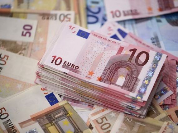 Leul se depreciază în raport cu principalele valute de referință.