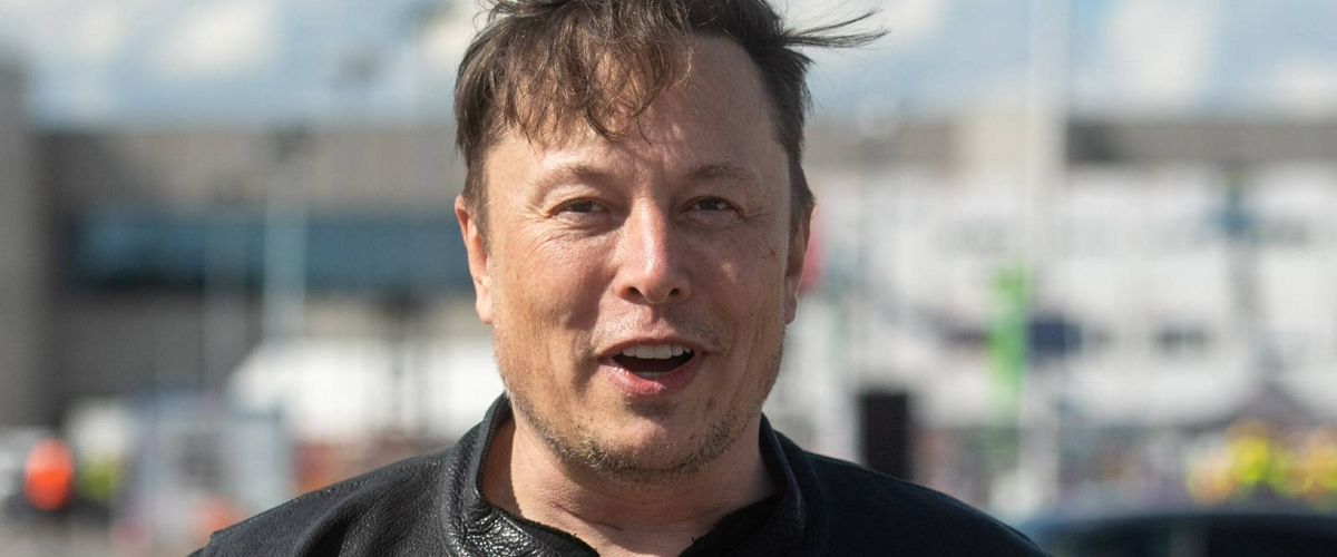Илон Маск просит суд разрешить ему твитить все, что вздумается.