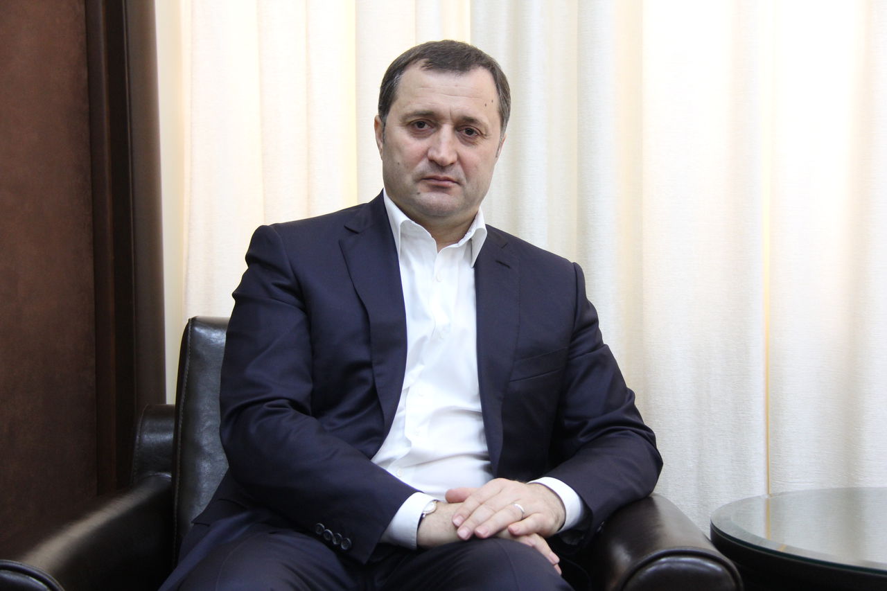 Cei trei copii sînt cea mai mare realizare a liderului Partidului Liberal Democrat din Moldova, Vlad Filat. Foto: curentul.md