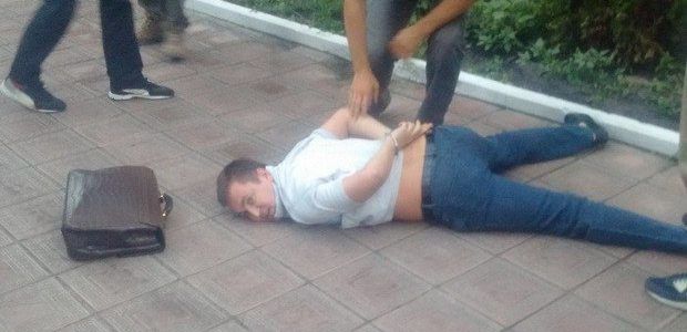 Украинский паспорт Платона объявлен незаконным.