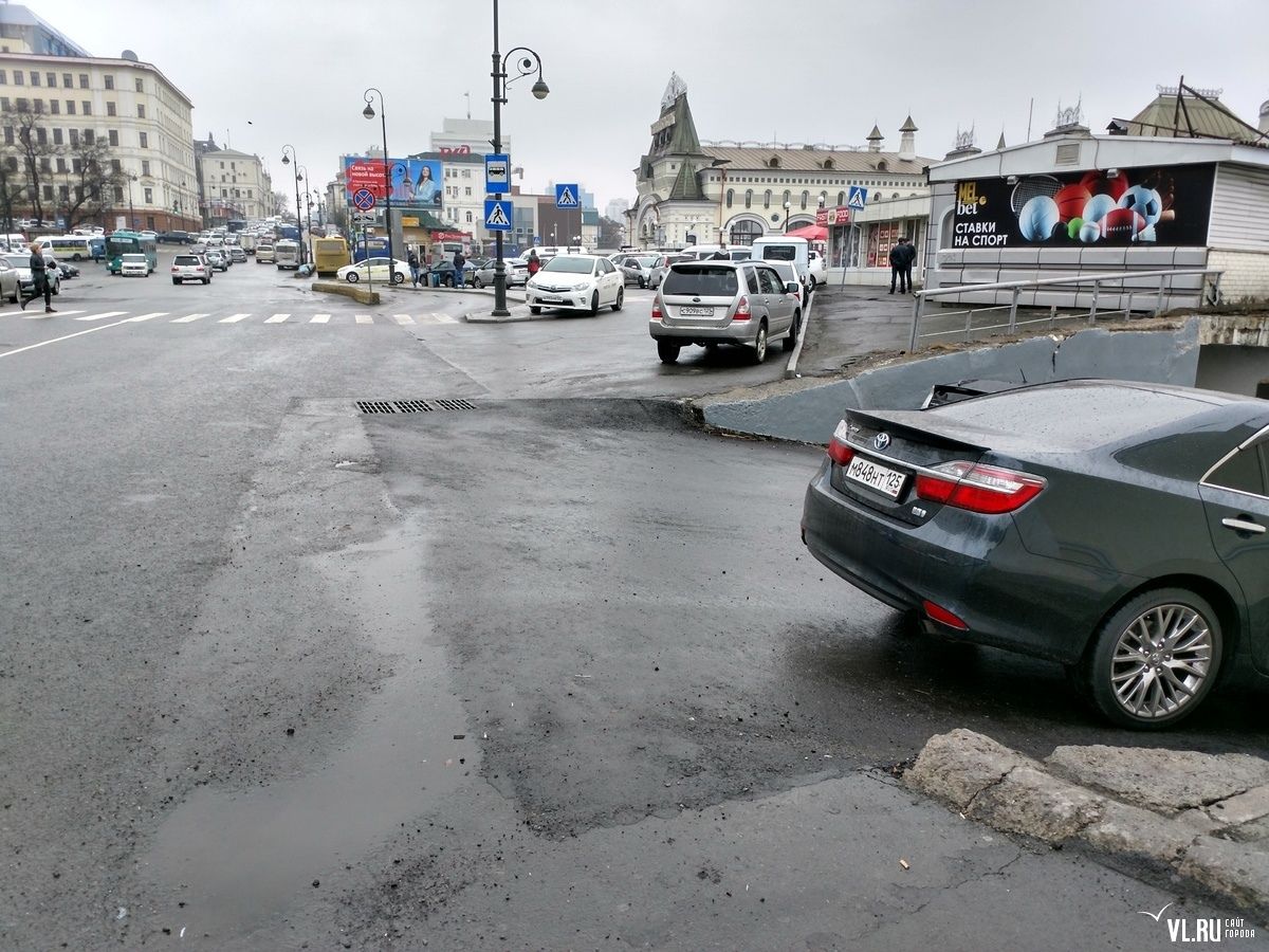 Привокзальную площадь Владивостока к приезду Ким Чен Ына вымыли с мылом.