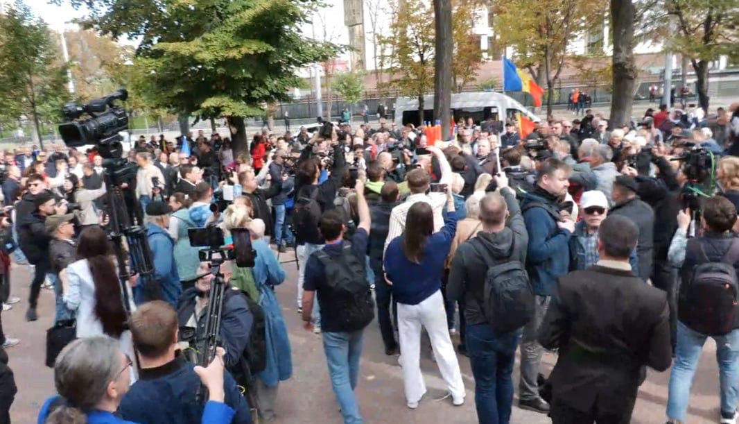 Blocul Patriotic a organizat un protest în fața clădirii Parlamentului.