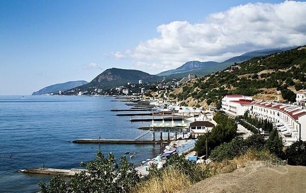 В ответ на критику аннексии полуострова, в крымском правительстве посоветовали евродепутатам перечитать международные документы.