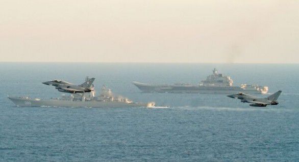 Ministrul britanic al apărării, Michael Fallon, s-a referit la portavionul rus ca la o „navă a rușinii” și a precizat că forțele sale o urmăresc îndeaproape pentru a apăra securitatea națională a Regatului Unit.
