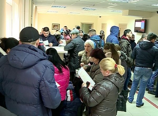 Cozi imense la Oficiul central al Serviciului starii civile din cauza... gripei.