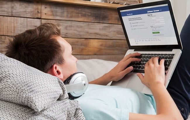 Facebook заплатит звездам YouTube.