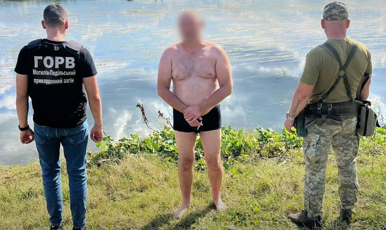 Житель Молдовы на спор переплыл Днестр: ему запретили въезд в Украину на 5 лет.