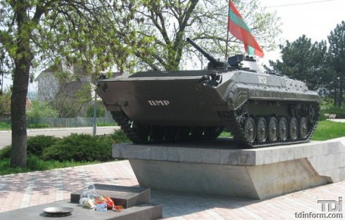 В Тирасполе памятные мероприятия состоятся в 7:00 на Мемориале Славы, а также на кладбищах «Дальнее» и «Новое».