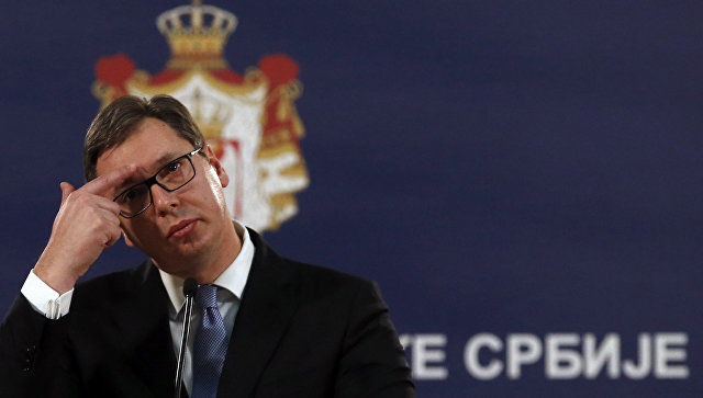 Албанцы блокировали дорогу президенту Сербии.