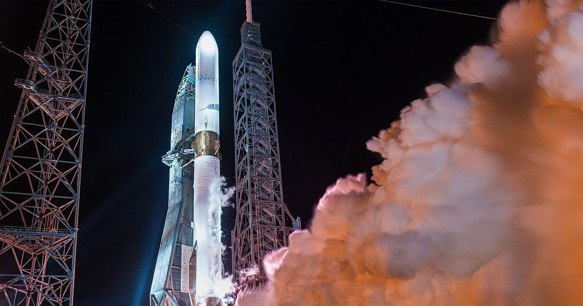 Blue Origin a lansat pentru prima dată o rachetă pe orbită, dar nu a reușit să aterizeze blocul de accelerare.