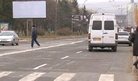 Такая практика – не новость для Кишинева и применяется, когда ремонт дороги не успевают закончить в срок.