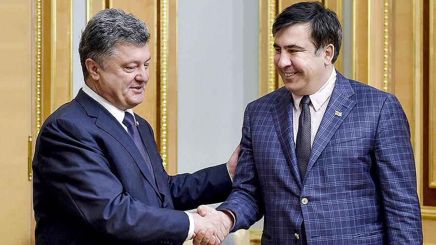 Саакашвили записал видеообращение к украинскому лидеру Петру Порошенко, в котором попросил отдать ему украинский паспорт.
