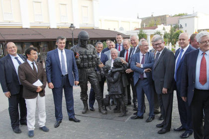 Делегация французских парламентариев прибыла в Крым 29 июля.  Фото: страница Владимира Арьева в Facebook