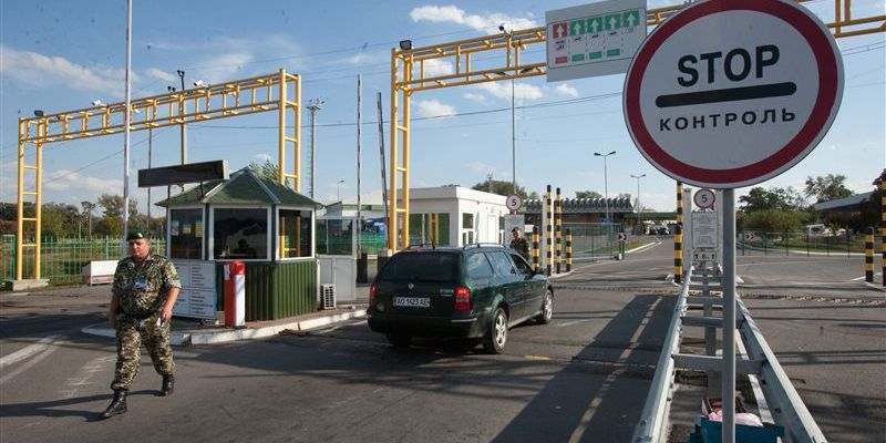 Въезд в Украину запрещен гражданам России мужского пола в возрасте от 16 до 60 лет на всех видах транспорта.