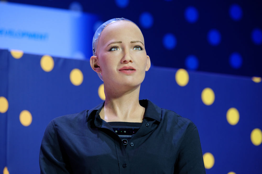 Alibaba представила искусственный интеллект, самостоятельно снимающий новостные ролики.