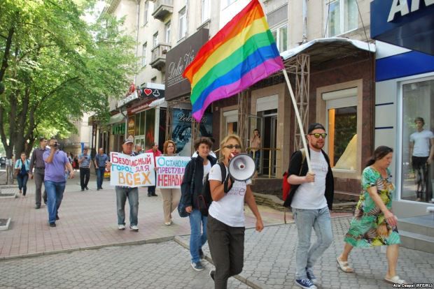 Participanții au protestat împotriva violenței asupra persoanelor homosexuale. Foto: europalibera.org