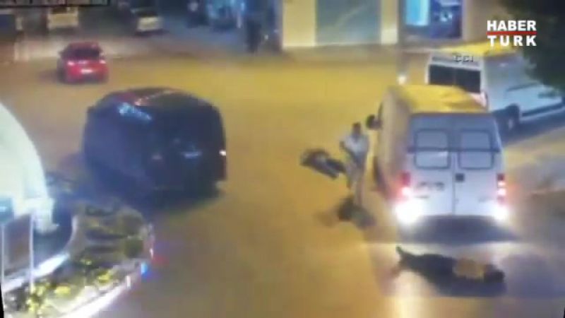 Водитель фургона в Турции расстрелял двух братьев из ружья.