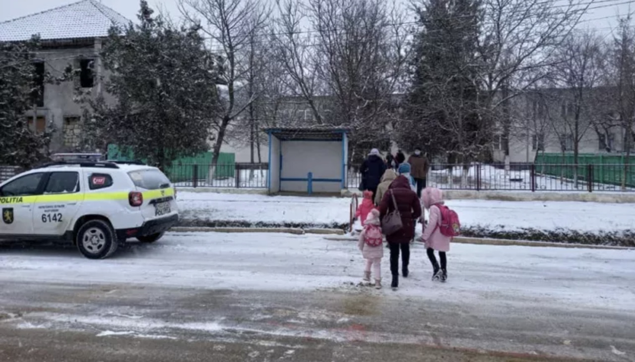 Полиция призывает граждан не оставлять детей без присмотра.