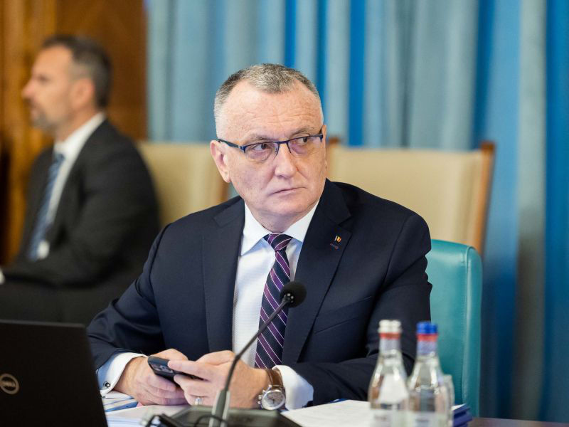 Министр образования Румынии подал в отставку после обвинений в плагиате.