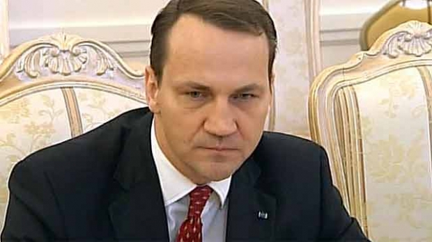 Радослав Сикорский заявил, что Верховная Рада Украины совершила ошибку, отменив закон о языковой госполитике.