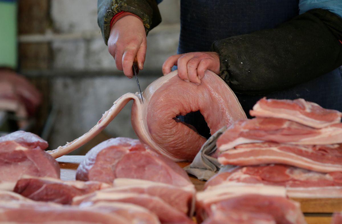 В Украине резко выросли цены на хлеб и мясо.