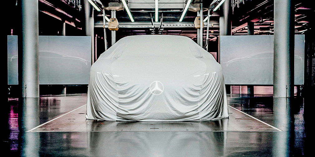Mercedes-Benz анонсировал премьеру таинственной новинки.