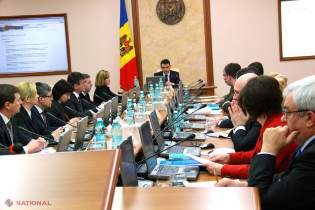 Dispozițiile prin care au fost numiți cei trei consilieri au fost publicate astăzi în „Monitorul Oficial”.