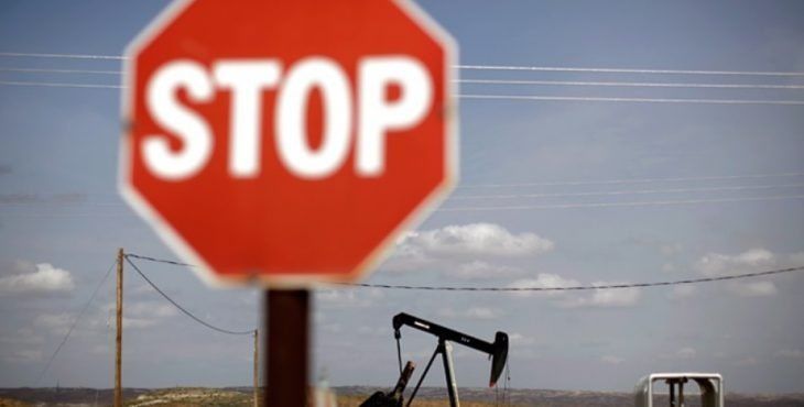 ЕС рассмотрит возможность введения нефтяного эмбарго против РФ.