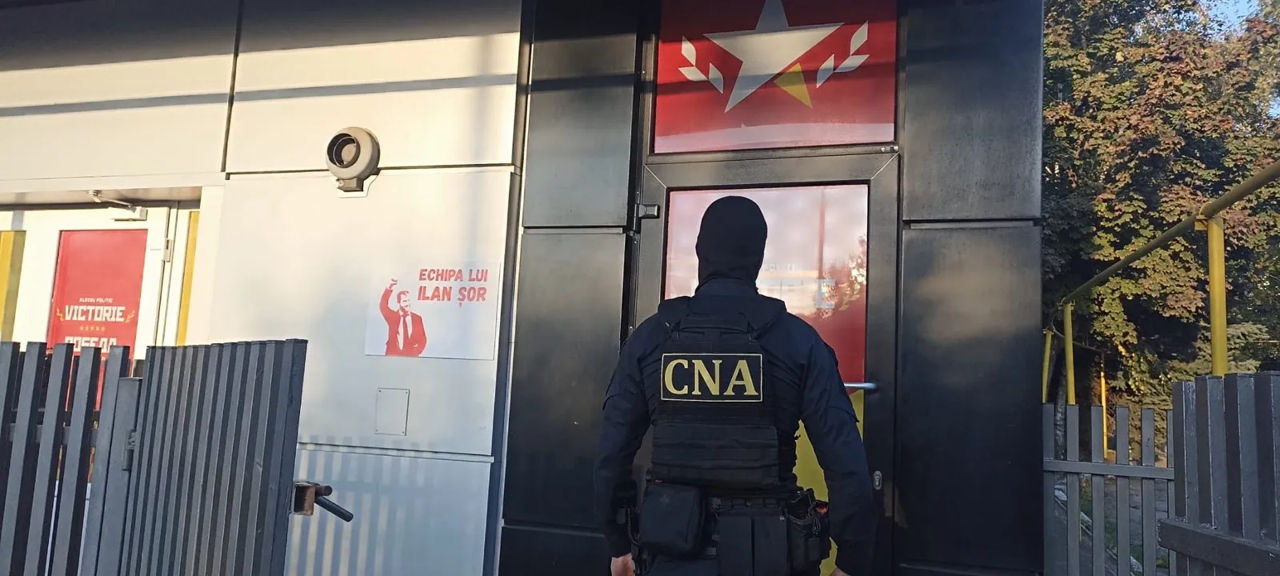  CNA a desfășurat percheziții la Bălți într-un dosar de corupere electorală.