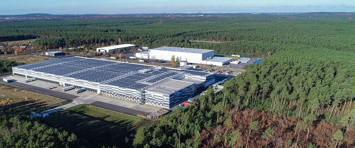 Первый завод Tesla в Европе начнет выпускать Model Y 22 марта.