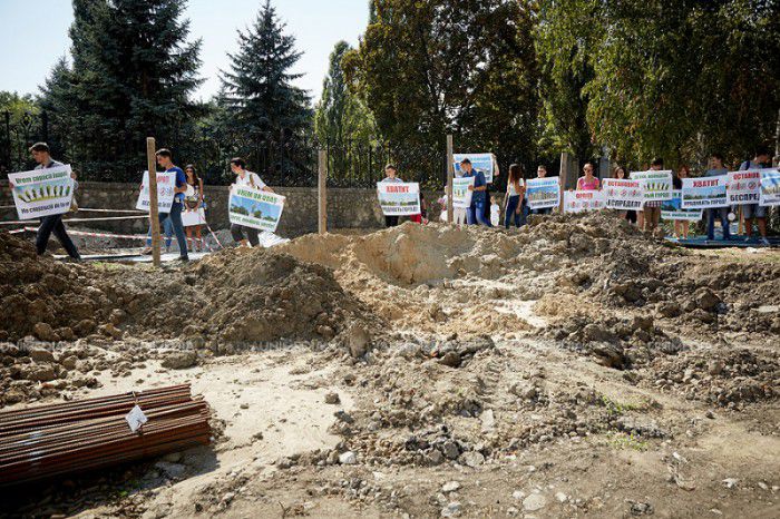 CMC a suspendat construcţia blocurilor pe trei adrese din capitală.