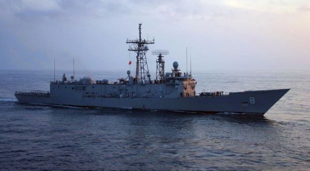 O navă britanică a escortat o fregată rusă în apropierea Scoţiei
