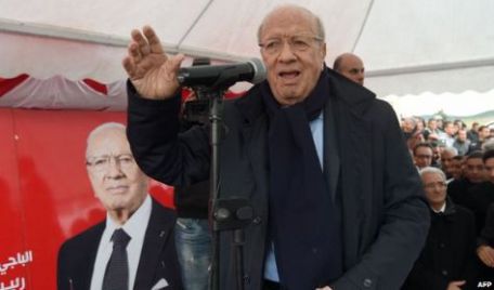 Favoritul alegerilor prezidenţiale din Tunisia, Beji Caid Essebsi, şi-a revendicat victoria în scrutinul prezidenţial desfăşurat ieri.