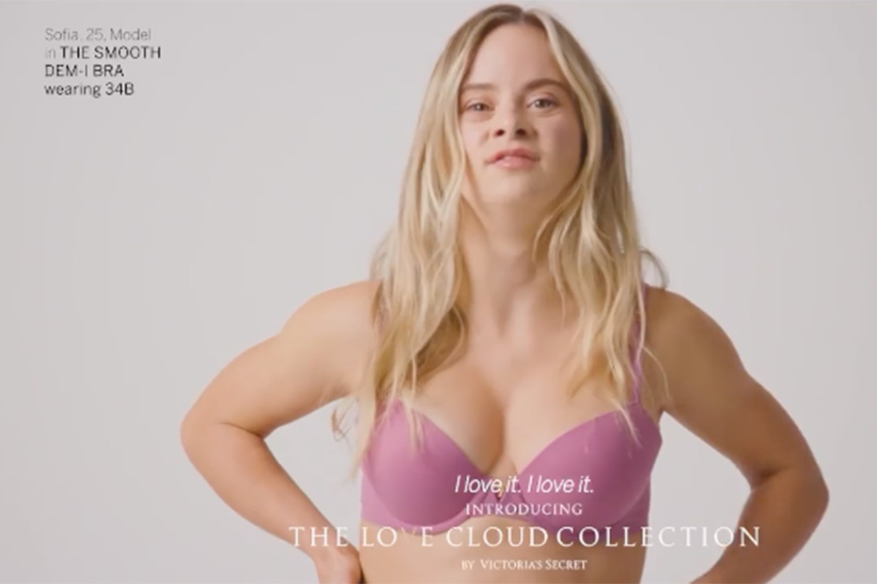 Модель с синдромом Дауна впервые стала лицом Victoria's Secret.