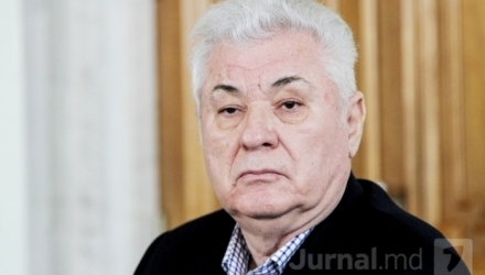 Grigore Petrenco şi Iurie Muntean l-au acuzat pe Plahotniuc că ar fi subjugat Partidul Comuniştilor. Atunci Vladimir Plahotnic a negat implicarea sa în conflictul din interiorul PCRM.