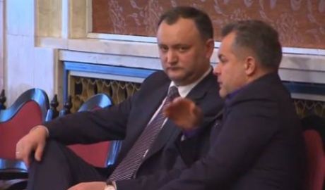 În Republica Moldova a început campania electorală pentru turul doi al prezidenţialelor din 13 noiembrie.