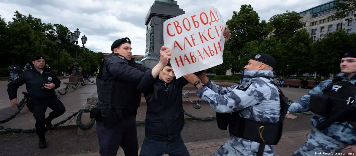 Евросоюз ввел санкции против начальства колонии Навального.