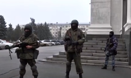 Никаких опознавательных знаков у захватчиков нет. 