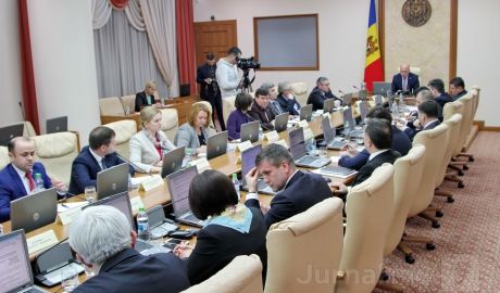 В беззвучном режиме прошло первое в этом году заседание правительства.