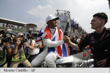 Lewis Hamilton, campion mondial de Formula 1 pentru a patra oară. Foto: AP Photo