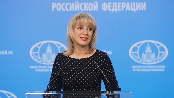 Захарова пошутила над "активным укреплением" Украиной границы с Россией.