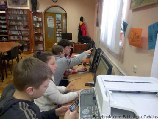 Библиотеки оснащены компьютерами, планшетами, центрами робототехники для развития и творчества.
