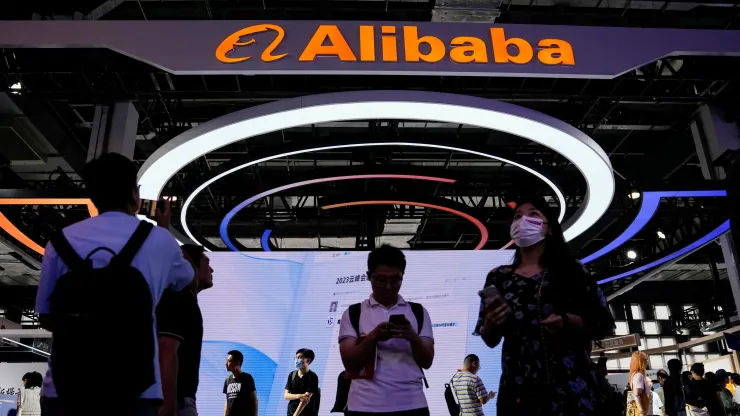 Alibaba запустила ИИ-инструмент для генерации изображений из текста.