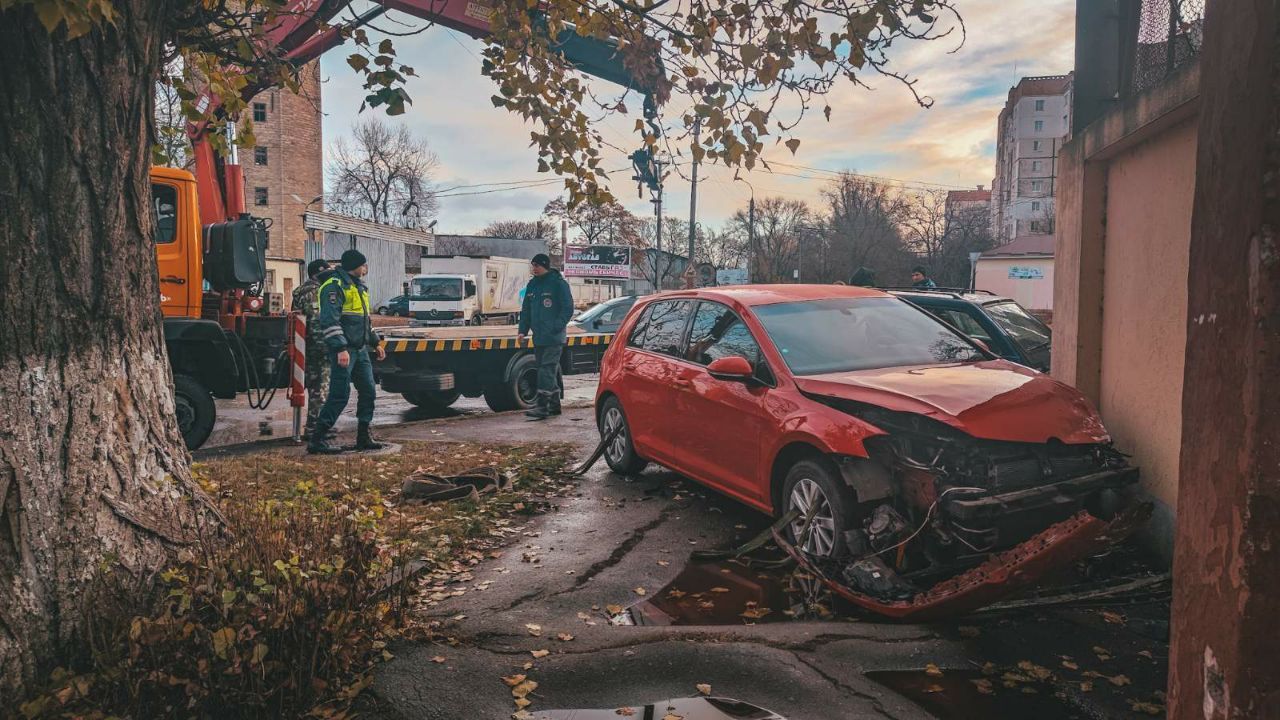 ДТП в Тирасполе: виновник аварии вышел из машины и упал замертво.