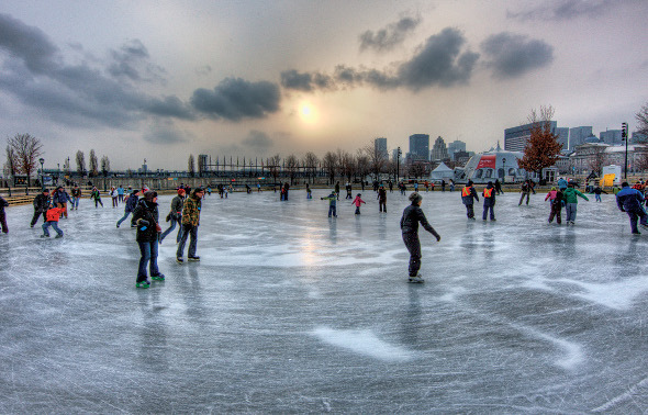 Iar daca unii abia se invatau sa patineze si mai cadeau pe jos, altii isi demonstrau maiestria.