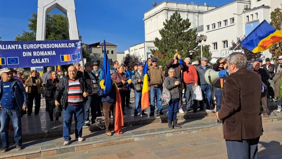 Румынские пенсионеры вышли на протест с требованием повысить пенсии.