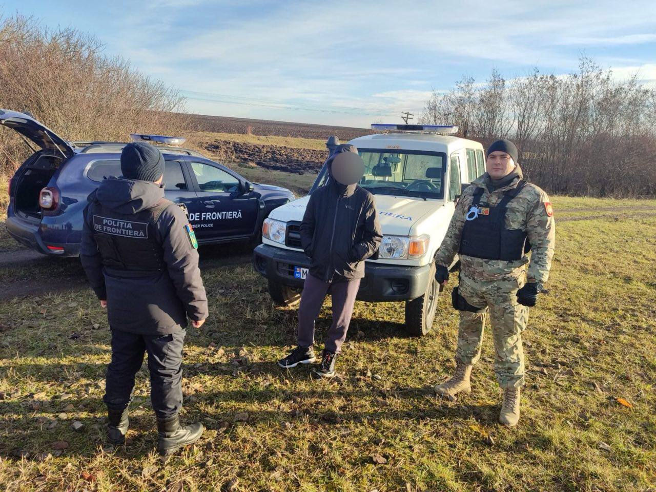 Пограничники и карабинеры задержали украинца при незаконном пересечении границы РМ.