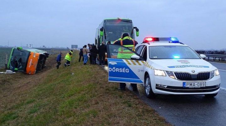 Ungaria: Un autocar s-a răsturnat. Șoferul ar fi adormit la volan