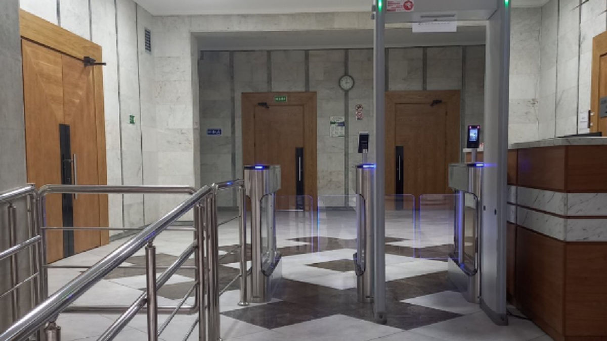 Sisteme de control și acces cu buletinul: Măsuri sporite de securitate la Judecătoria Chișinău.