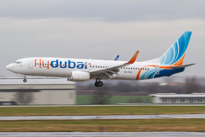 Un avion Boeing-737-800 al companiei FlyDubai s-a prăbușit la circa 100 de metri de pista de aterizare a aeroportului din Rostov pe Don